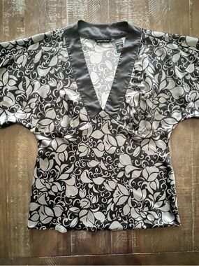 New York & Company Women's sz M Polyester Geometric 1/2 Sleeve black Blouse Top